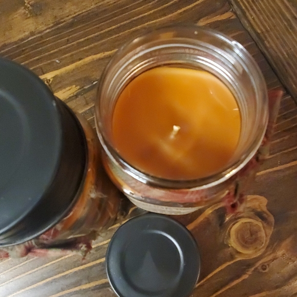 Cinmamon Bun Candle - Picture 2 of 2